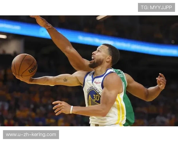 勇士内部会议:外线跑位的持续创新成为下一季重点 勇士内部会议:外线跑位的持续创新成为下一季重点