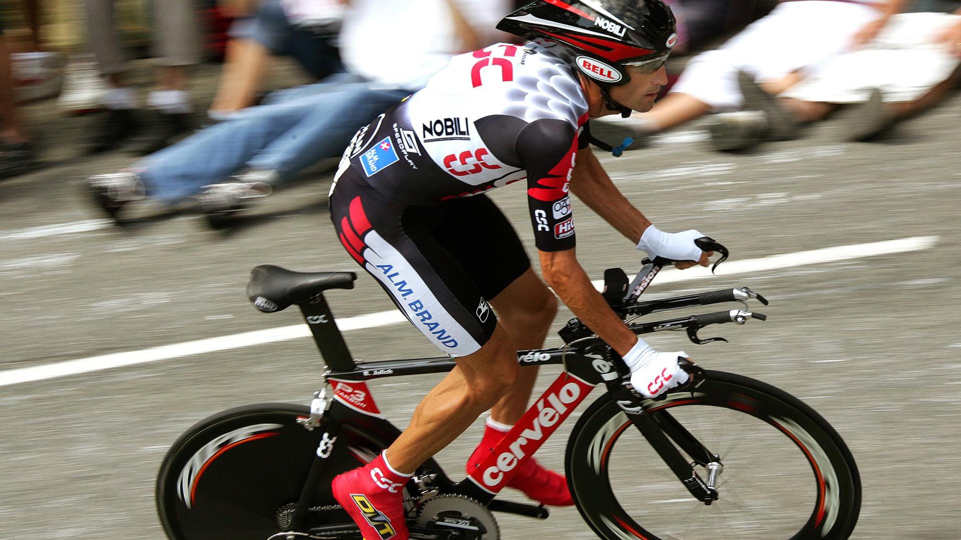 F1巴西大奖赛:雨战混乱 阿隆索老将经验助其斩获赛季首冠